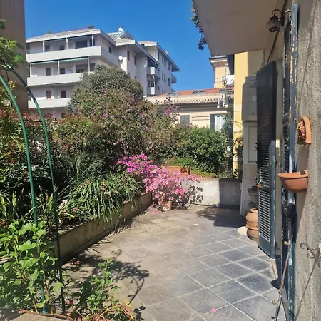 Apartment Giardino Segreto Tra Mare & Centro *